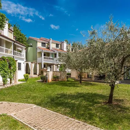 2 Bedroom Stunning In *