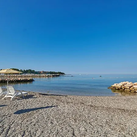 2 Bedroom Stunning In *