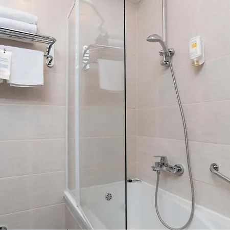 2 Bedroom Stunning In Lejlighed